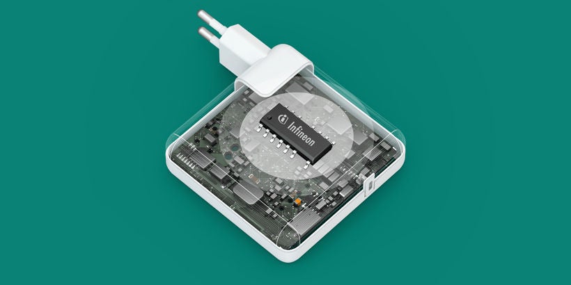 Un cargador de pared transparente revela sus componentes electrónicos internos, con un chip Infineon claramente visible en el centro.