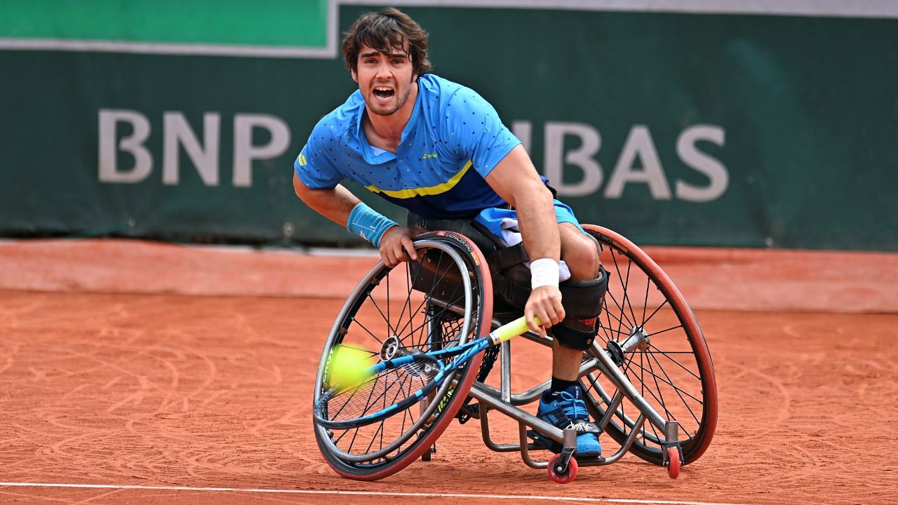 Dani Caverzaschi playing tennis at the French Open.