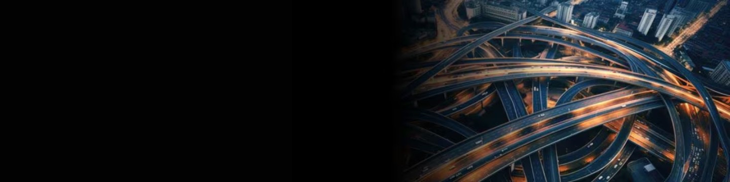 이미지는 도시 풍경에서 복잡한 고가도로와 교차로의 네트워크를 보여줍니다.