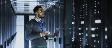 IT_Technician_Works_in_Big_Data_Center